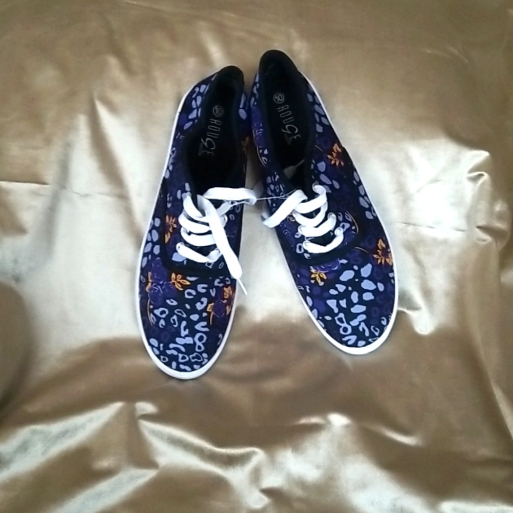 Canvas Low Top Casual Fashion Sneakers, Blue navy, Women's size 10 M, Brand New